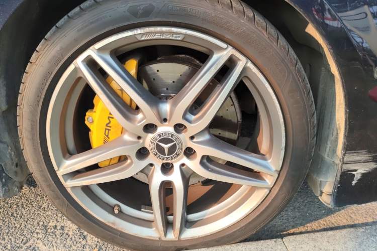 Used Mercedes-Benz E-Class 2020 E 260 Coupe Right Front Wheel Hub