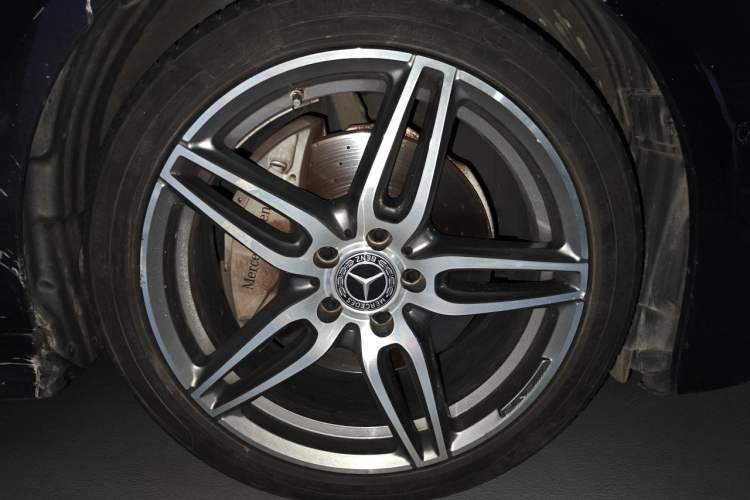Used Mercedes-Benz E-Class 2020 E 260 Coupe Right Front Wheel Hub