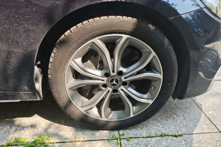 Used Mercedes-Benz E-Class 2020 Restyled E 300 L Sporty and Stylish Edition Right Front Wheel Hub