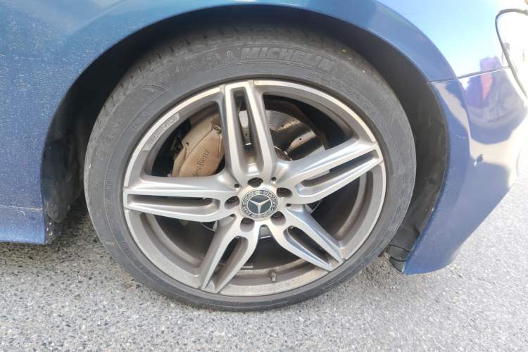 Used Mercedes-Benz E-Class 2020 E 260 Coupe Right Front Wheel Hub