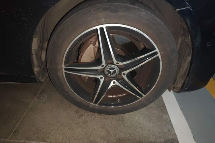 Used Mercedes-Benz E-Class 2020 Restyled E 300 L Sport Exclusive Edition Right Front Wheel Hub
