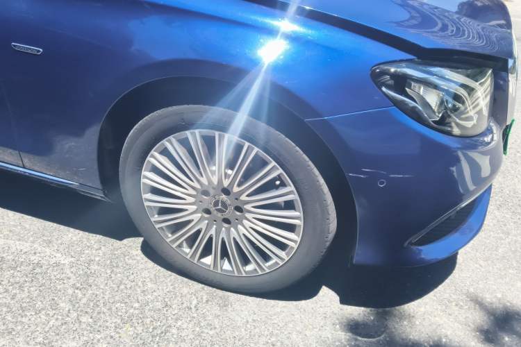 Used Mercedes-Benz E-Class 2020 Restyled E 300 L Exclusive Edition Right Front Wheel Hub