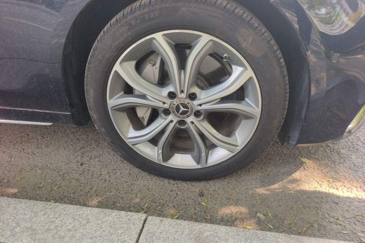 Used Mercedes-Benz E-Class 2020 E 300 L Sporty and Stylish Model Right Front Wheel Hub