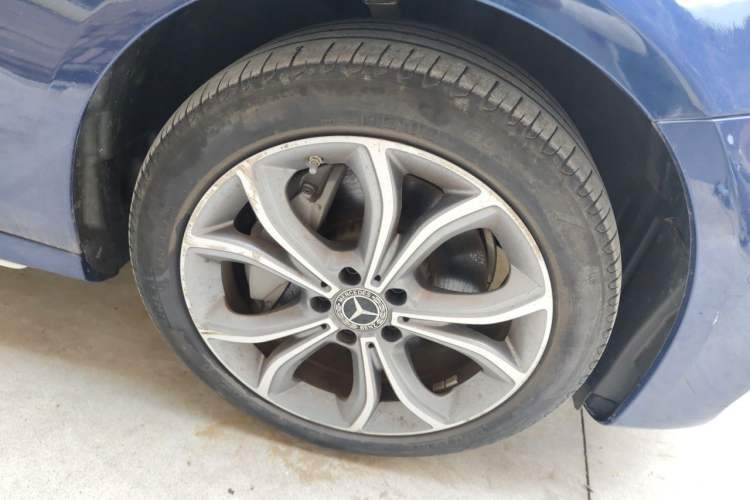 Used Mercedes-Benz E-Class 2020 Restyled E 300 L Sporty and Stylish Edition Right Front Wheel Hub