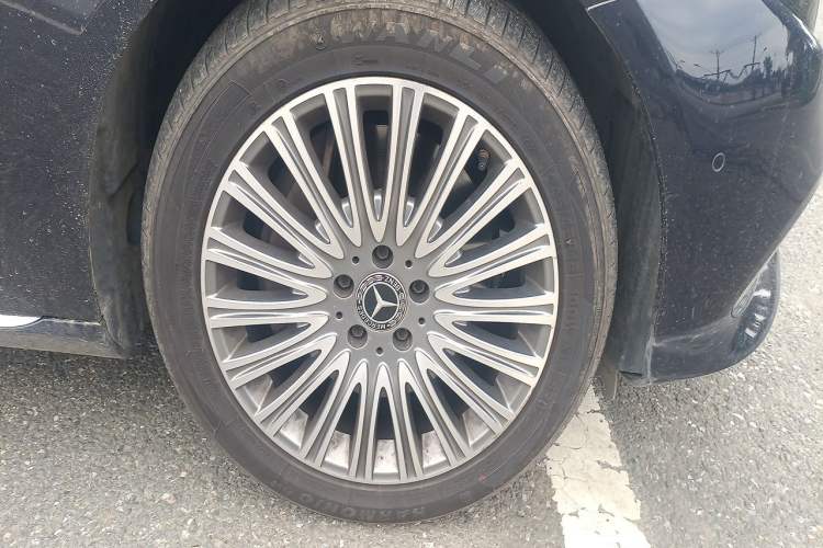 Used Mercedes-Benz E-Class 2020 Facelift E 300 L Stylish Edition Right Front Wheel Hub