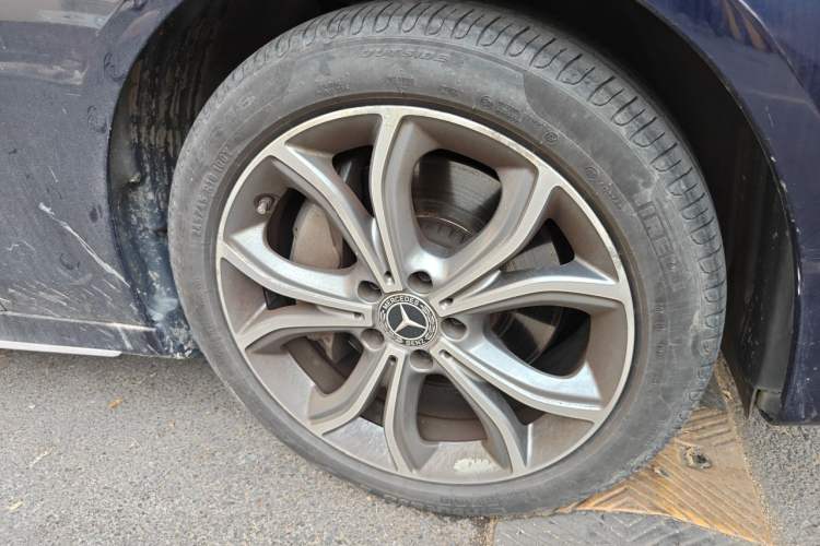 Used Mercedes-Benz E-Class 2020 Restyled E 300 L Sporty and Stylish Edition Right Front Wheel Hub