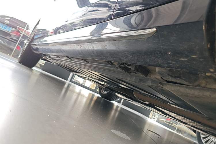 Used Mercedes-Benz E-Class 2020 Restyled E 300 L Sport Exclusive Edition Right Side Sill