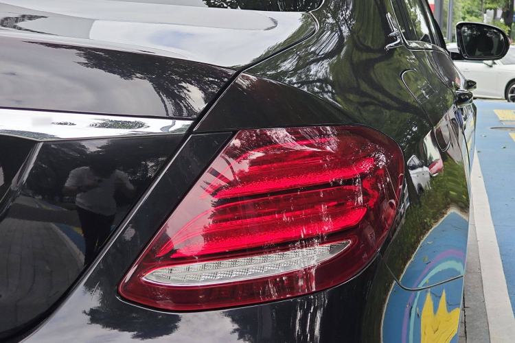 Used Mercedes-Benz E-Class 2020 E 300 L Sport Luxury Edition Exterior 9