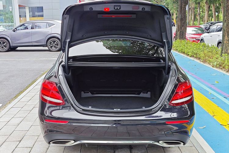Used Mercedes-Benz E-Class 2020 E 300 L Sport Luxury Edition Interior 1