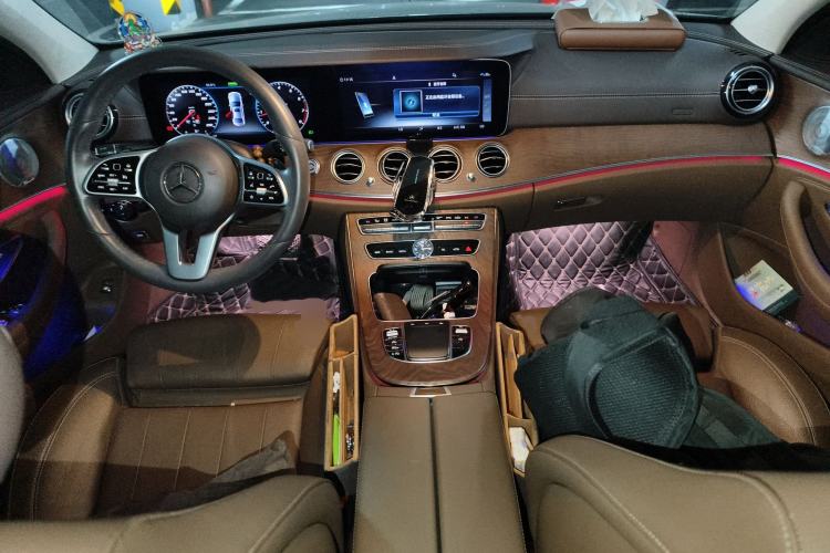 Used Mercedes-Benz E-Class 2020 E 260 L Center Console