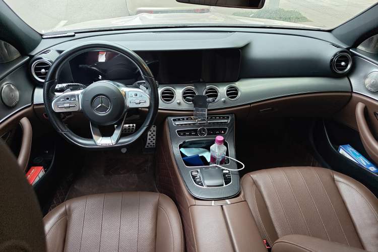 Used Mercedes-Benz E-Class 2020 E 260 Sport Edition 4MATIC Center Console