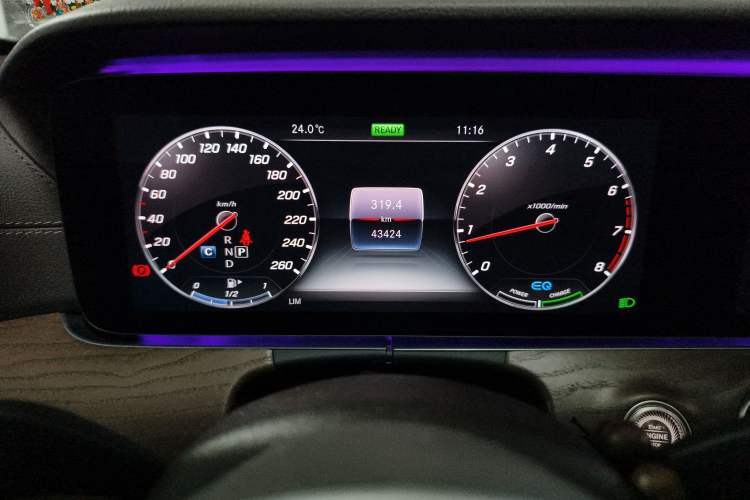 Used Mercedes-Benz E-Class 2020 E 260 L Odometer Close Up