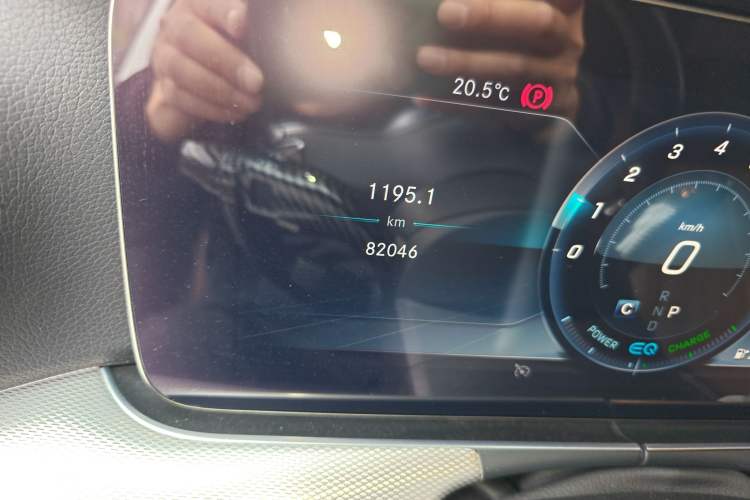 Used Mercedes-Benz E-Class 2020 E 260 Sport Edition 4MATIC Odometer Close Up