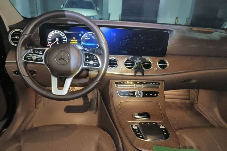 Used Mercedes-Benz E-Class 2020 E 300 L Luxury Model Center Console