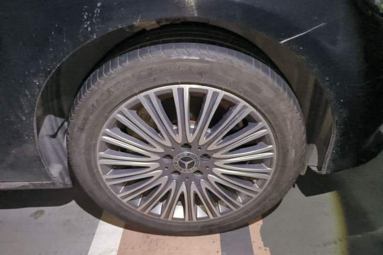 Used Mercedes-Benz E-Class 2020 E 300 L Luxury Model Right Front Wheel Hub