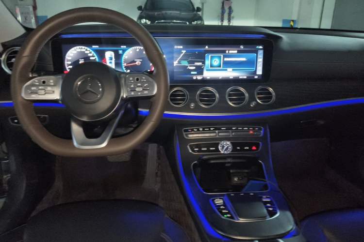 Used Mercedes-Benz E-Class 2020 E 300 L Sport Luxury Edition Center Console