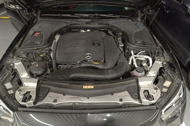 Used Mercedes-Benz E-Class 2020 E 260 Coupe Engine Bay
