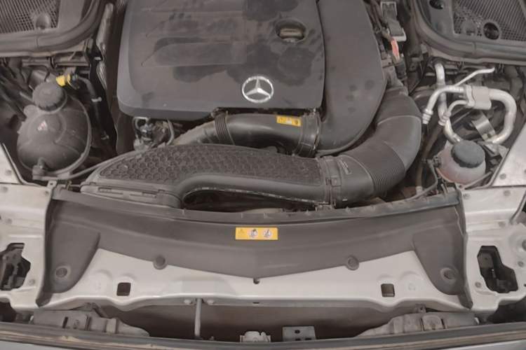 Used Mercedes-Benz E-Class 2020 E 260 Coupe Engine Bay