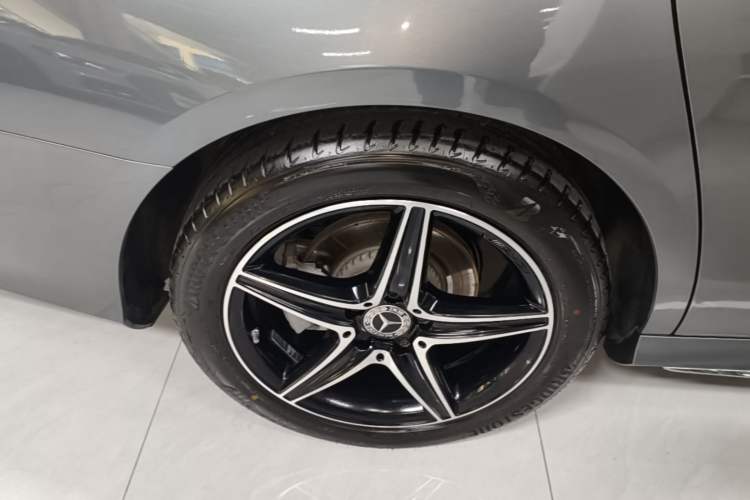 Used Mercedes-Benz E-Class 2020 Restyled E 300 L Sport Exclusive Edition Exterior 5