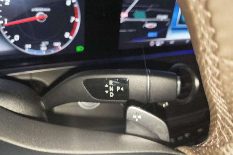 Used Mercedes-Benz E-Class 2020 E 300 L Sport Luxury Edition Gear Lever