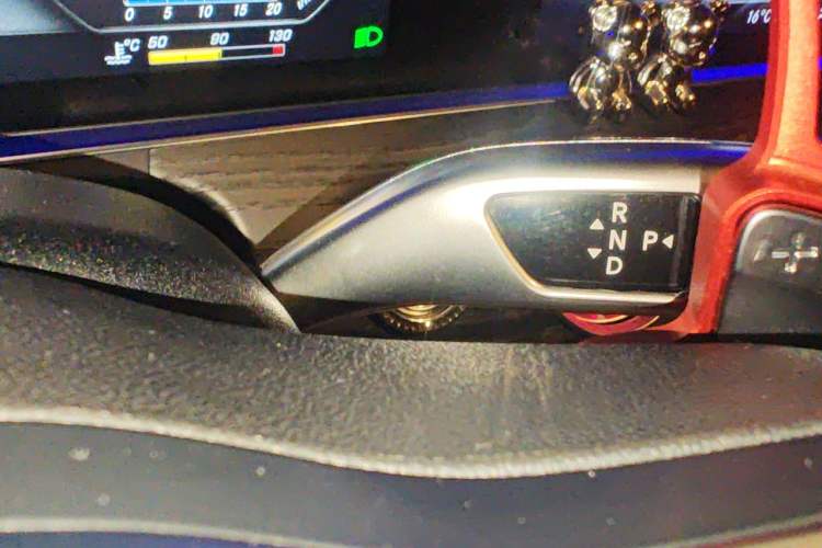 Used Mercedes-Benz E-Class 2020 E 300 L Sporty and Stylish Model Gear Lever