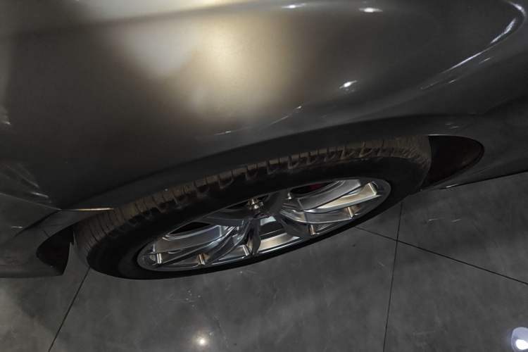 Used Mercedes-Benz E-Class 2020 Restyled E 300 L Sporty and Stylish Edition Left Front Wheel Hub