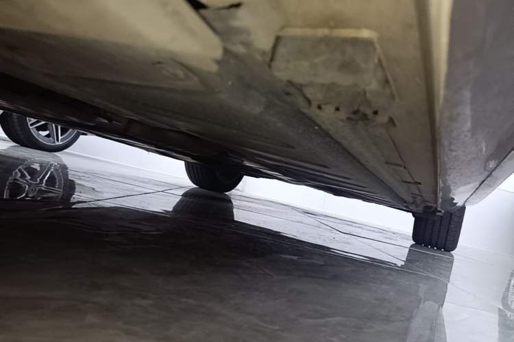 Used Mercedes-Benz E-Class 2020 E 300 L Sport Luxury Edition Left Side Sill