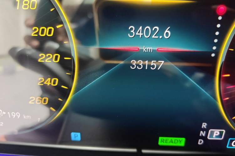 Used Mercedes-Benz E-Class 2020 E 260 Coupe Odometer Close Up