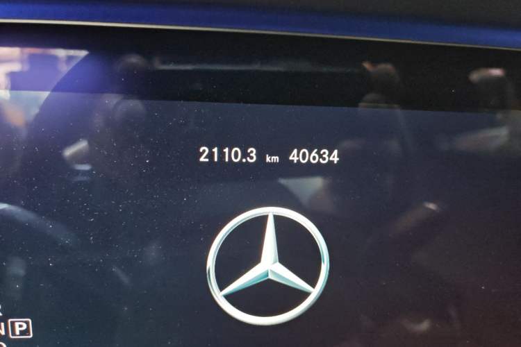 Used Mercedes-Benz E-Class 2020 Facelift E 300 L Stylish Edition Odometer Close Up