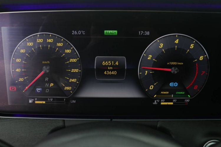 Used Mercedes-Benz E-Class 2020 E 260 Coupe Odometer Close Up