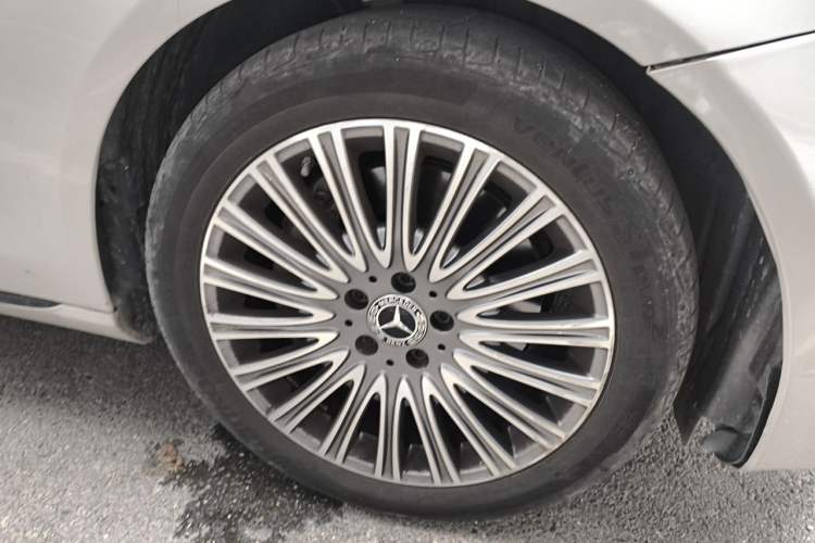 Used Mercedes-Benz E-Class 2020 E 300 L Luxury Model Right Front Wheel Hub