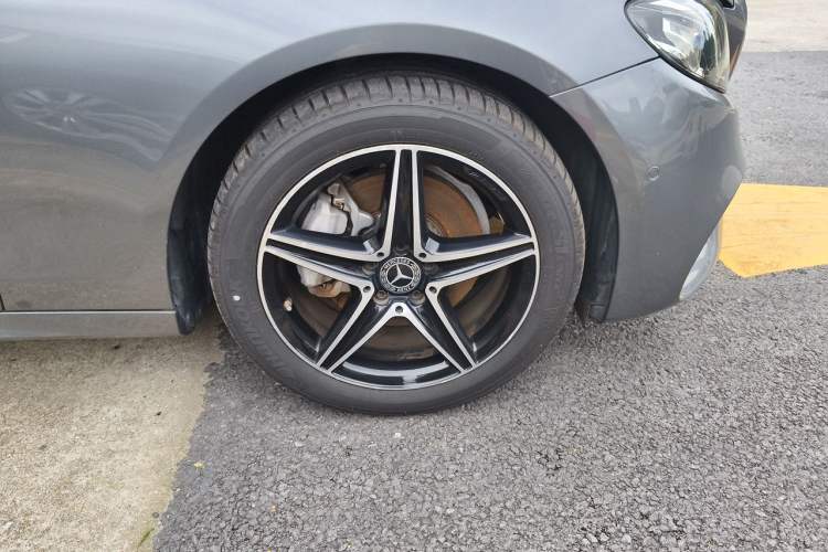 Used Mercedes-Benz E-Class 2020 E 260 Sport Edition 4MATIC Right Front Wheel Hub