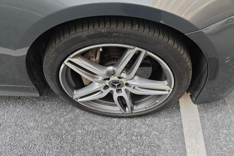 Used Mercedes-Benz E-Class 2020 E 260 Coupe Right Front Wheel Hub