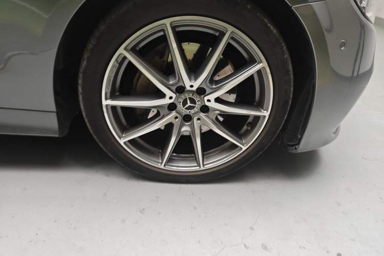 Used Mercedes-Benz E-Class 2020 E 260 Coupe Right Front Wheel Hub