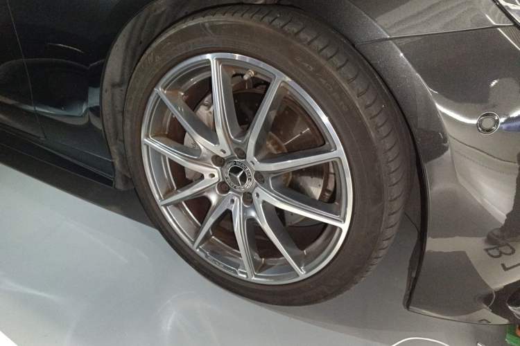 Used Mercedes-Benz E-Class 2020 E 260 Coupe Right Front Wheel Hub