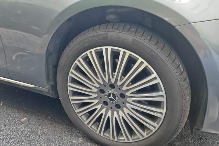 Used Mercedes-Benz E-Class 2020 Facelift E 300 L Stylish Edition Right Front Wheel Hub