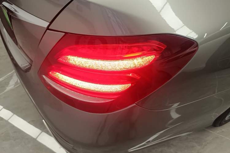 Used Mercedes-Benz E-Class 2020 E 300 L Sport Luxury Edition Right Rear Taillight