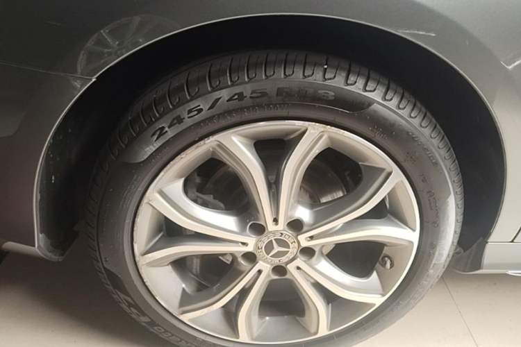 Used Mercedes-Benz E-Class 2020 Restyled E 300 L Sporty and Stylish Edition Right Rear Wheel Hub