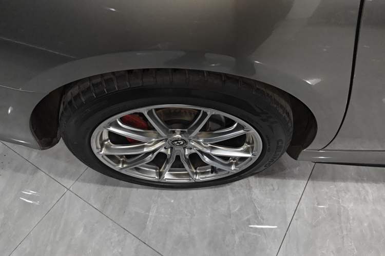 Used Mercedes-Benz E-Class 2020 Restyled E 300 L Sporty and Stylish Edition Right Rear Wheel Hub