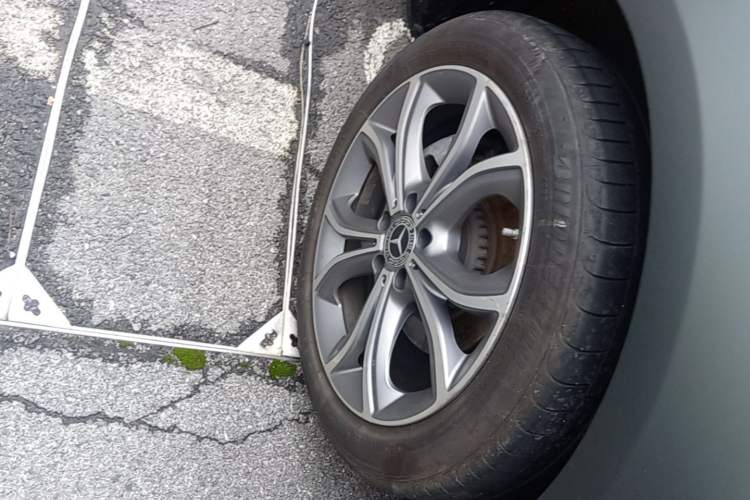 Used Mercedes-Benz E-Class 2020 Restyled E 300 L Sporty and Stylish Edition Right Rear Wheel Hub
