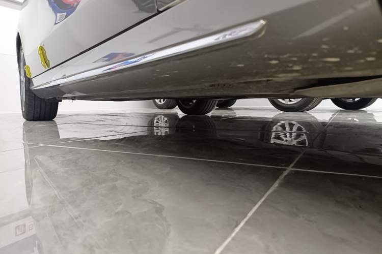 Used Mercedes-Benz E-Class 2020 E 300 L Sport Luxury Edition Right Side Sill
