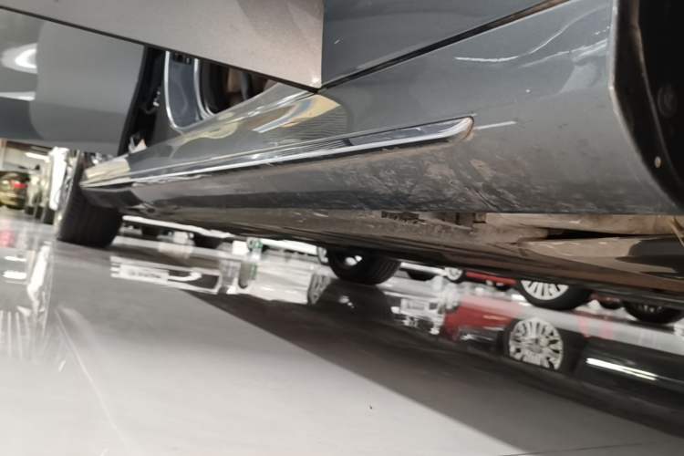 Used Mercedes-Benz E-Class 2020 Restyled E 300 L Sport Exclusive Edition Right Side Sill