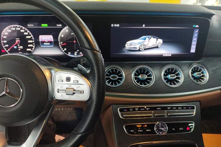 Used Mercedes-Benz E-Class 2020 E 260 Convertible Coupe Audio And AC Panel