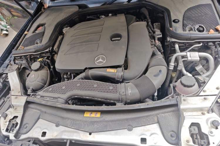Used Mercedes-Benz E-Class 2020 E 260 Coupe Engine Bay