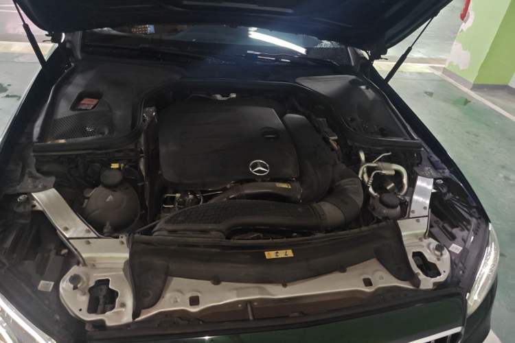 Used Mercedes-Benz E-Class 2020 E 260 Coupe Engine Bay