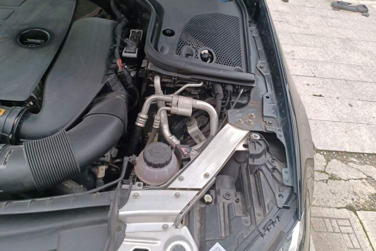 Used Mercedes-Benz E-Class 2020 E 260 Coupe Engine Bay Left