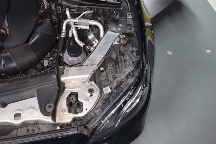 Used Mercedes-Benz E-Class 2020 E 260 Coupe Engine Bay Left