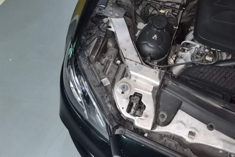 Used Mercedes-Benz E-Class 2020 E 260 Coupe Engine Bay Right