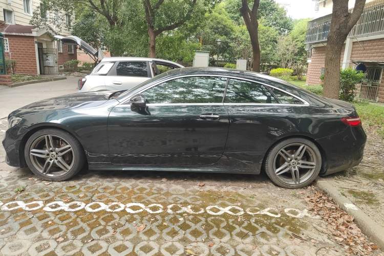 Used Mercedes-Benz E-Class 2020 E 260 Coupe Exterior 3