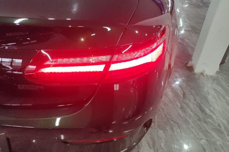 Used Mercedes-Benz E-Class 2020 E 260 Coupe Exterior 3